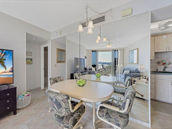 Marco Island Lovely 2 Bedroom Beach Condo Sleeps Six Guests