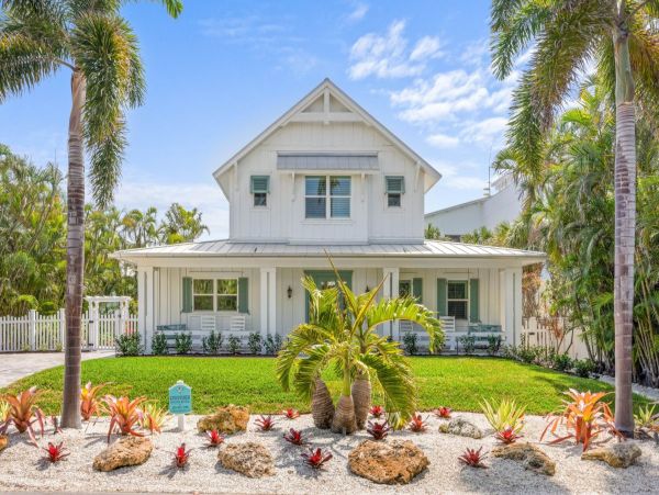 Charming Captiva Retreat with 4-Bedrooms & Private Pool