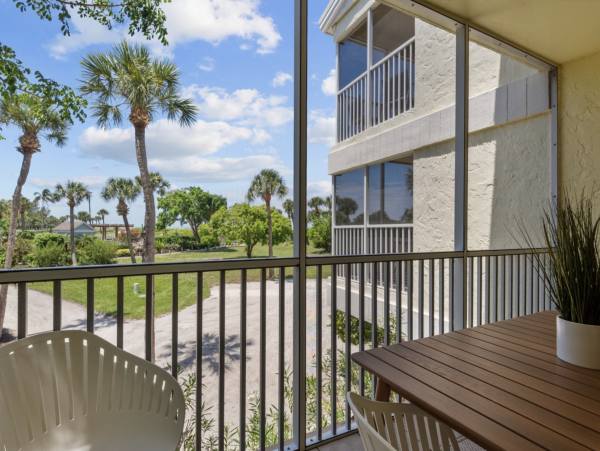 Two Bedroom Vacation Condo in Captiva Island Sleeps Six