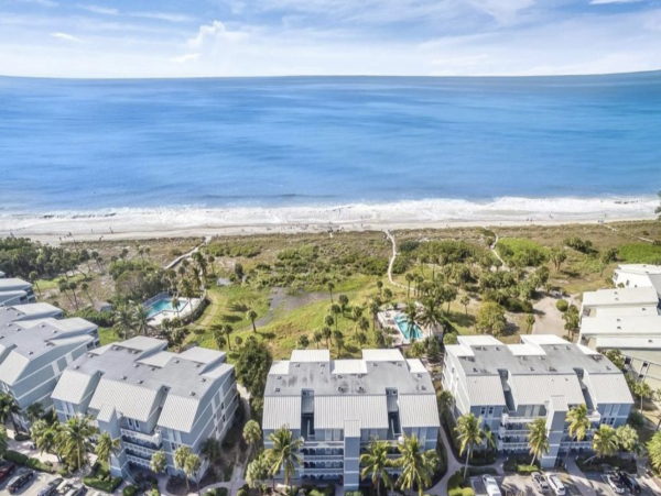 Two Bedroom Vacation Condo in Captiva Island Sleeps Six