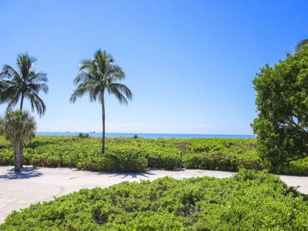 Captiva Two Bedroom Walk to Beach Vacation Home Sleeps Six