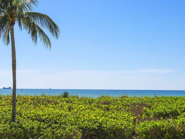 Captiva Two Bedroom Walk to Beach Vacation Home Sleeps Six