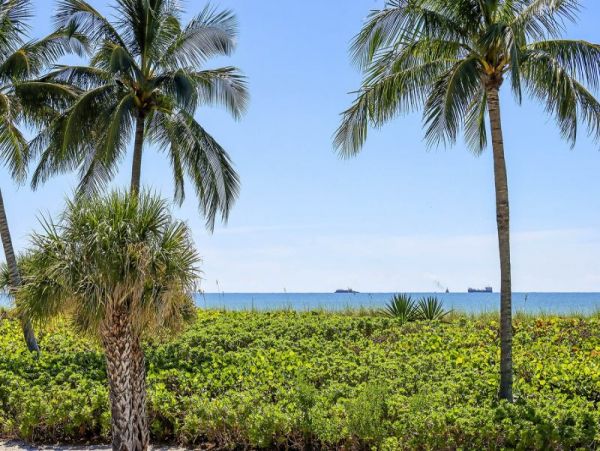 Captiva Two Bedroom Walk to Beach Vacation Home Sleeps Six