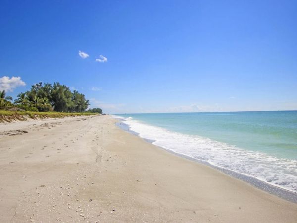 Captiva Two Bedroom Walk to Beach Vacation Home Sleeps Six