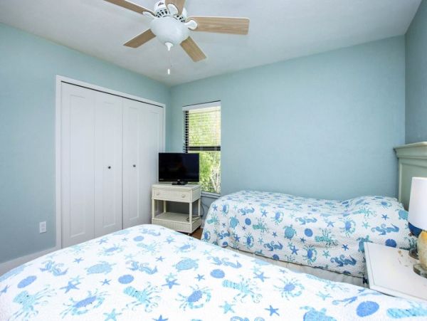 Captiva Two Bedroom Walk to Beach Vacation Home Sleeps Six