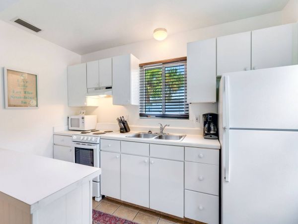 Sanibel Walk to Beach Two Bedroom Vacation Cottage