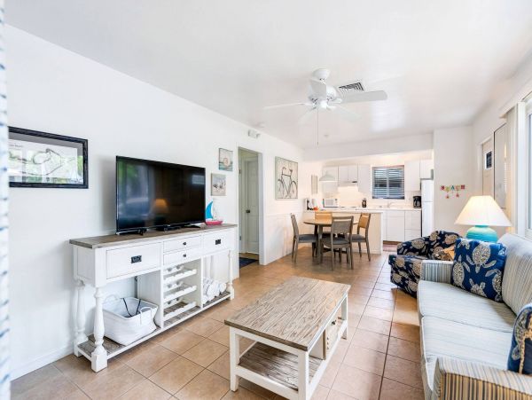 Sanibel Walk to Beach Two Bedroom Vacation Cottage