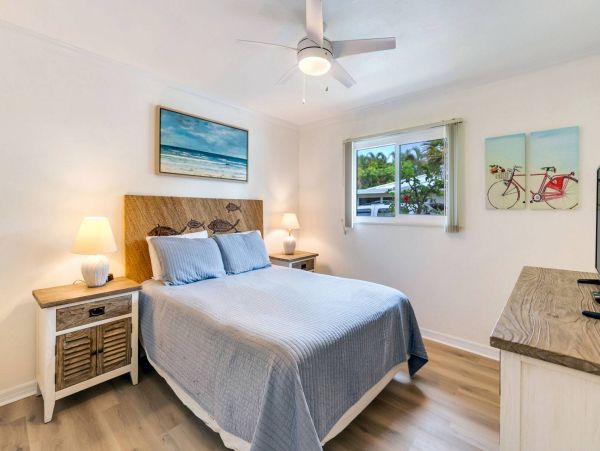 Sanibel Walk to Beach Two Bedroom Vacation Cottage