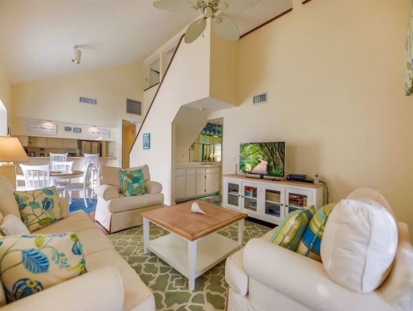 On the Golf Course! Two Bedroom Vacation Duplex in Sanibel