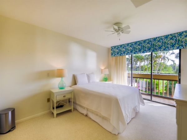 On the Golf Course! Two Bedroom Vacation Duplex in Sanibel