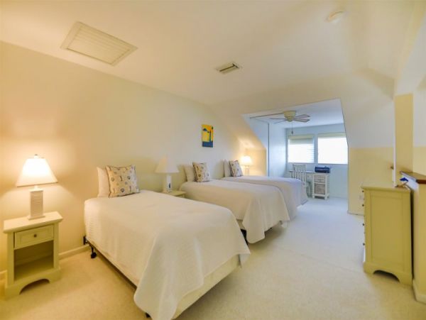 On the Golf Course! Two Bedroom Vacation Duplex in Sanibel