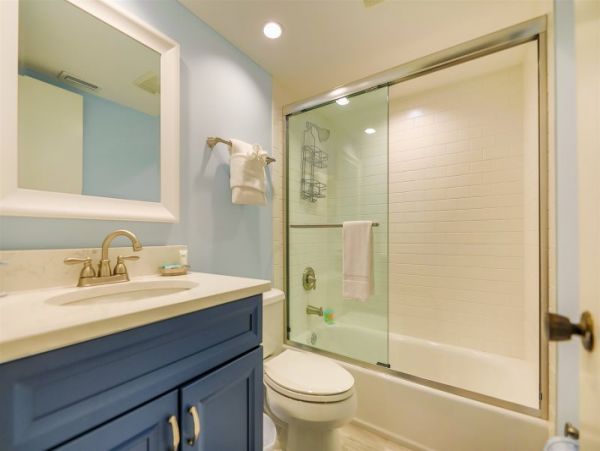 On the Golf Course! Two Bedroom Vacation Duplex in Sanibel