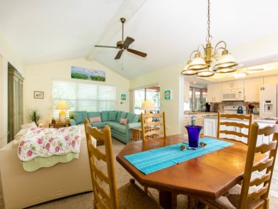 Ground Level 3 Bedroom Home Private Pool Sleeps 6 Guests
