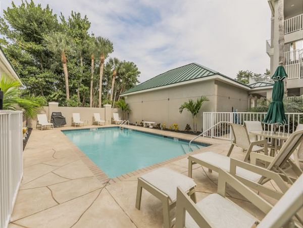 Sanibel Two Bedroom Vacation Condo Sleeps Six Guests