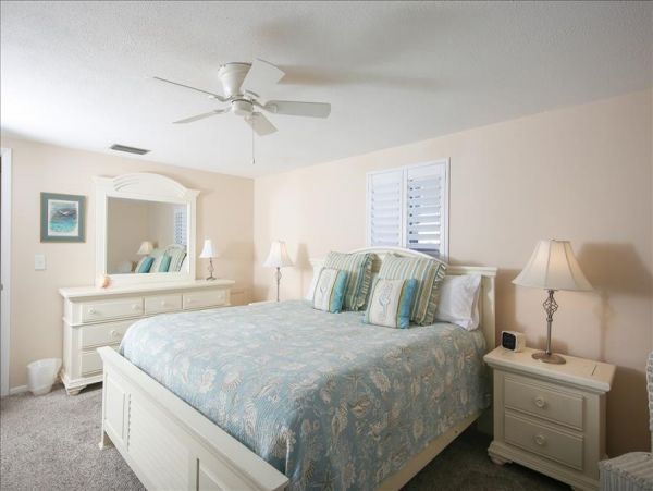Siesta Key Vacation Condo Two Bedrooms Sleeps Five Guests