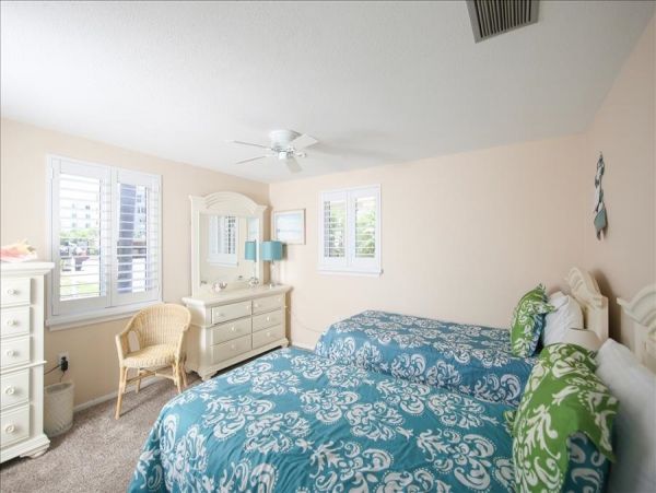 Siesta Key Vacation Condo Two Bedrooms Sleeps Five Guests