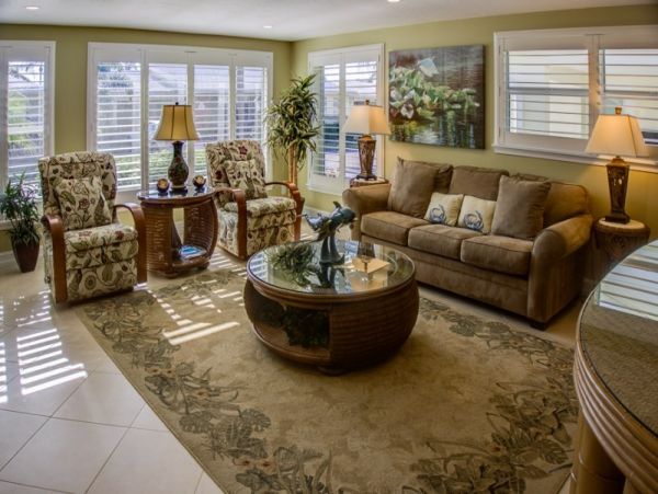 Beachside Condo Perfect Location Short walk to Beach & Steps to the Pool