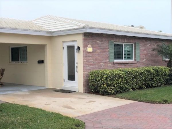 Beachside Vacation Villa in Siesta Key Sleeps  5 Guests