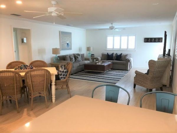 Beachside Vacation Villa in Siesta Key Sleeps  5 Guests