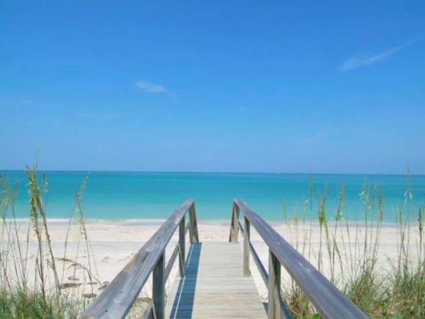 Charming 2-Bedroom Beachside Home in Siesta Key