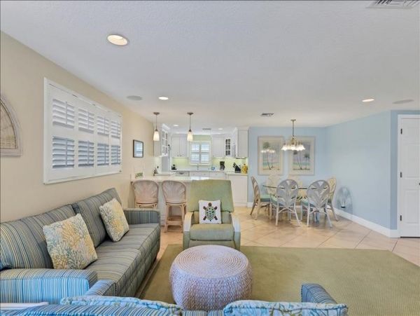 Charming 2-Bedroom Beachside Home in Siesta Key