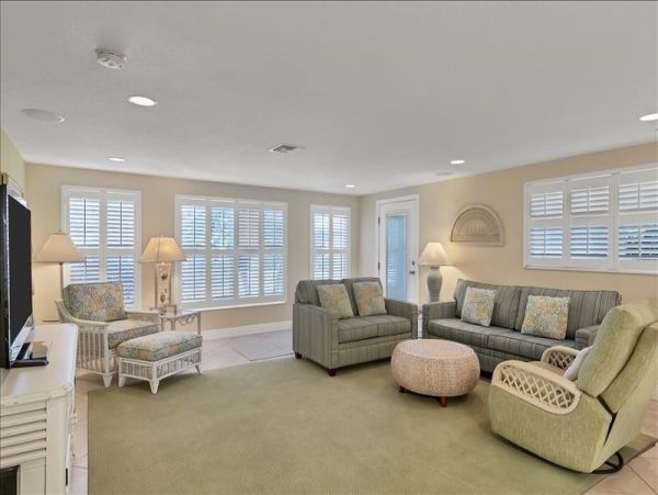 Charming 2-Bedroom Beachside Home in Siesta Key
