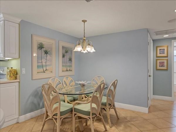 Charming 2-Bedroom Beachside Home in Siesta Key
