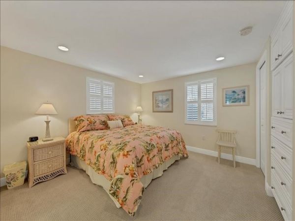 Charming 2-Bedroom Beachside Home in Siesta Key
