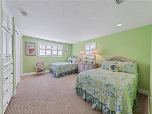 Charming 2-Bedroom Beachside Home in Siesta Key