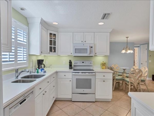 Charming 2-Bedroom Beachside Home in Siesta Key