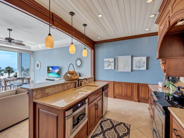Siesta Key Beautifully Updated One-Bedroom Vacation Retreat