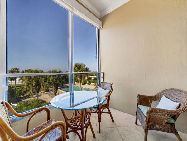 Siesta Key One Bedroom Vacation Condo with Stunning Gulf Views