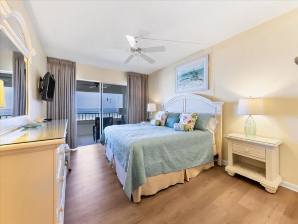 Siesta Key Condo 2 Bedrooms Sleeps 4 Pool & Ocean Views