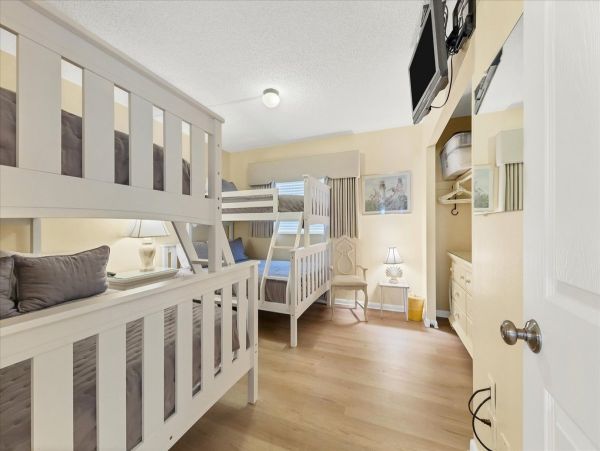 Siesta Key Condo 2 Bedrooms Sleeps 4 Pool & Ocean Views