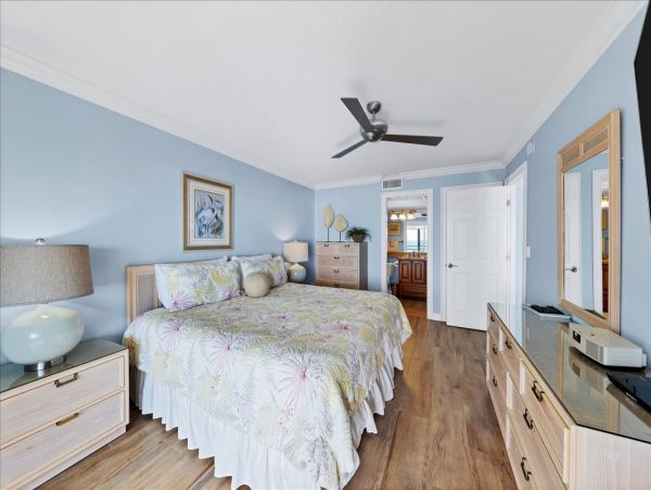 Beachfront 2 Bedroom Siesta Key Condo Sleeps 5 Guests