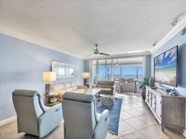 Beachfront 2 Bedroom Siesta Key Condo Sleeps 5 Guests