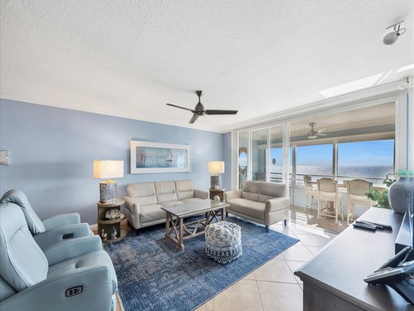 Beachfront 2 Bedroom Siesta Key Condo Sleeps 5 Guests