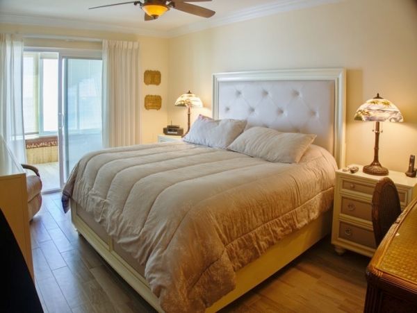 Gulf Views Siesta Key Vacation 2-Bedroom Condo Right on the Beach!