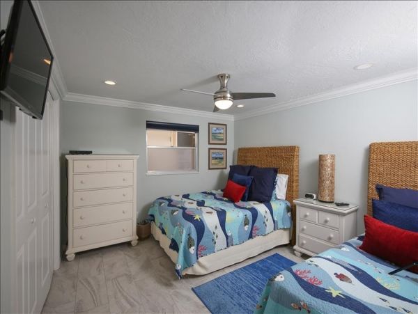 Siesta key Adorable Full Views of the Water