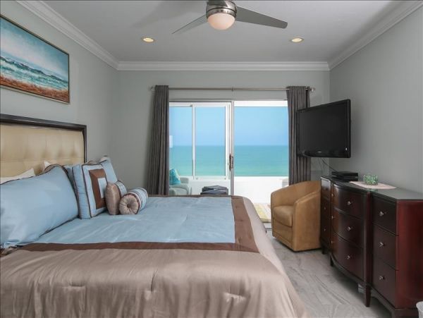 Siesta key Adorable Full Views of the Water