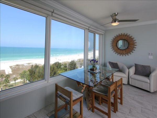 Siesta key Adorable Full Views of the Water