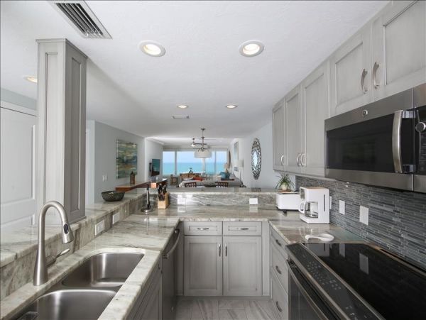 Siesta key Adorable Full Views of the Water