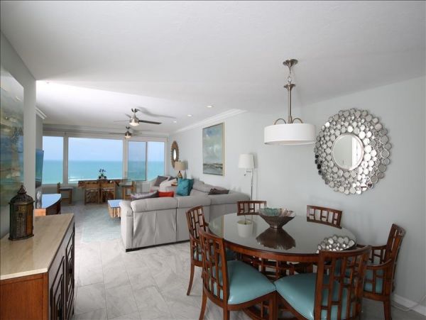 Siesta key Adorable Full Views of the Water