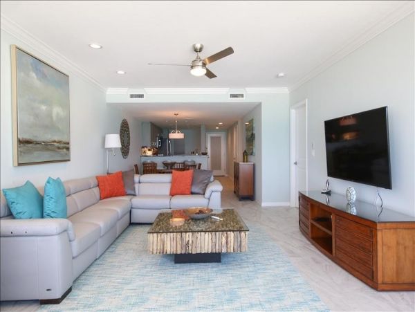 Siesta key Adorable Full Views of the Water