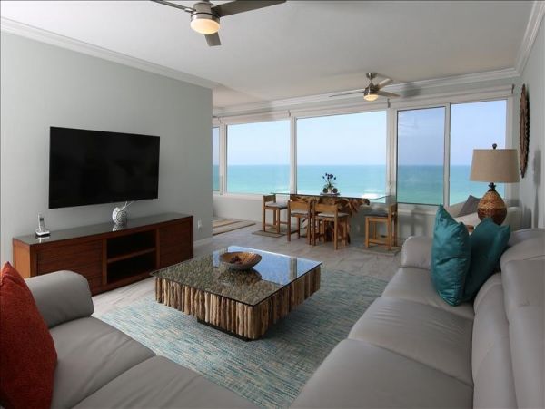 Siesta key Adorable Full Views of the Water
