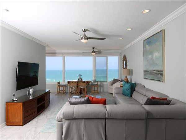 Siesta key Adorable Full Views of the Water