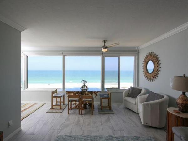 Siesta key Adorable Full Views of the Water