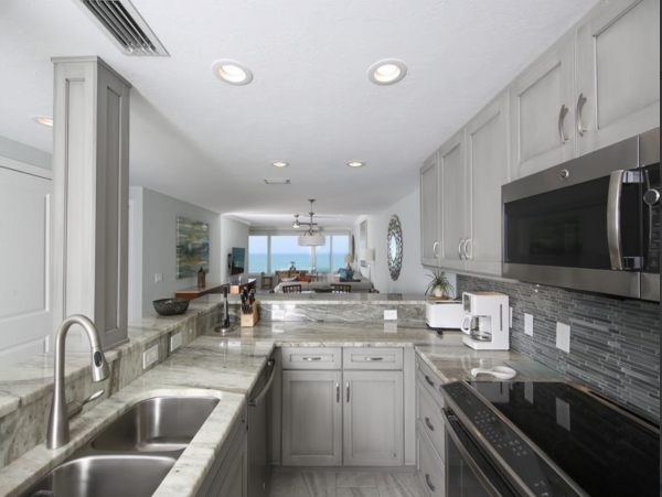 Siesta key Adorable Full Views of the Water