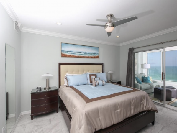 Siesta key Adorable Full Views of the Water
