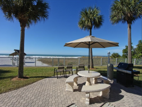Siesta key Adorable Full Views of the Water